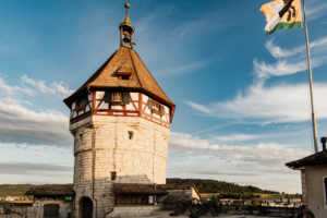 Aussenansicht des Munots über der Altstadt von Schaffhausen