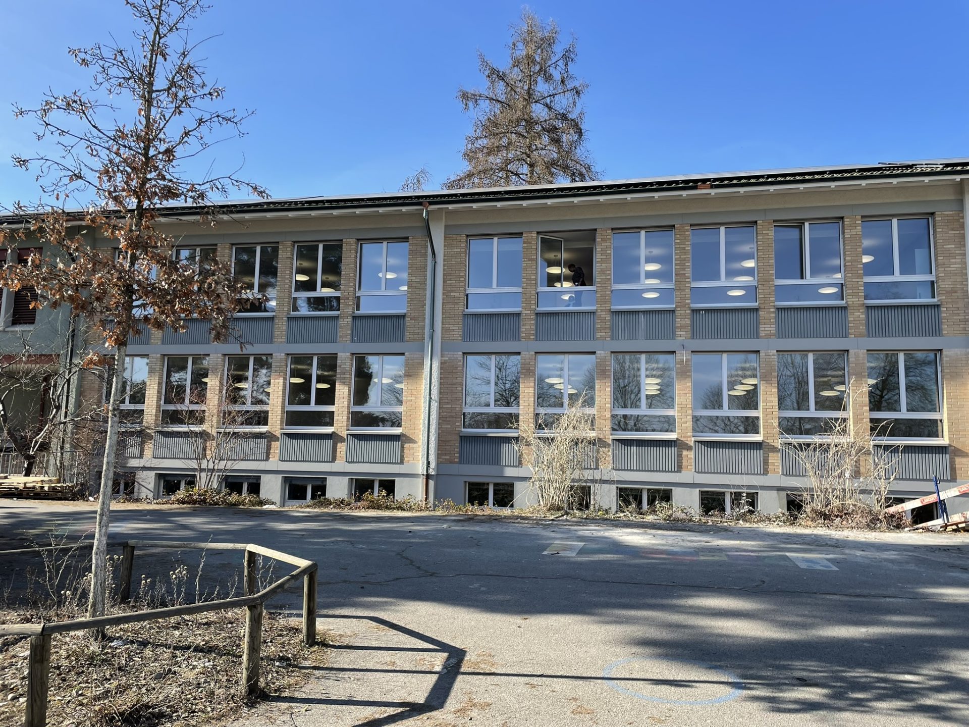 Schulhaus Kreuzgut: Elektroinstallationen für eine moderne Lernumgebung
